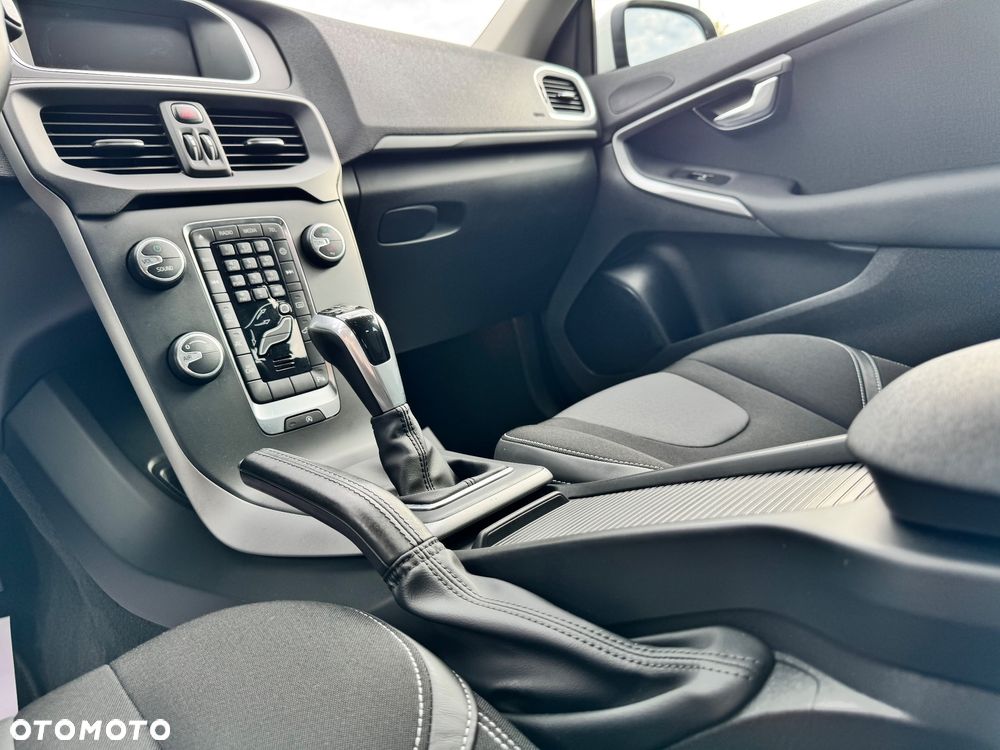 Volvo V40 D4 Drive-E Momentum - 28