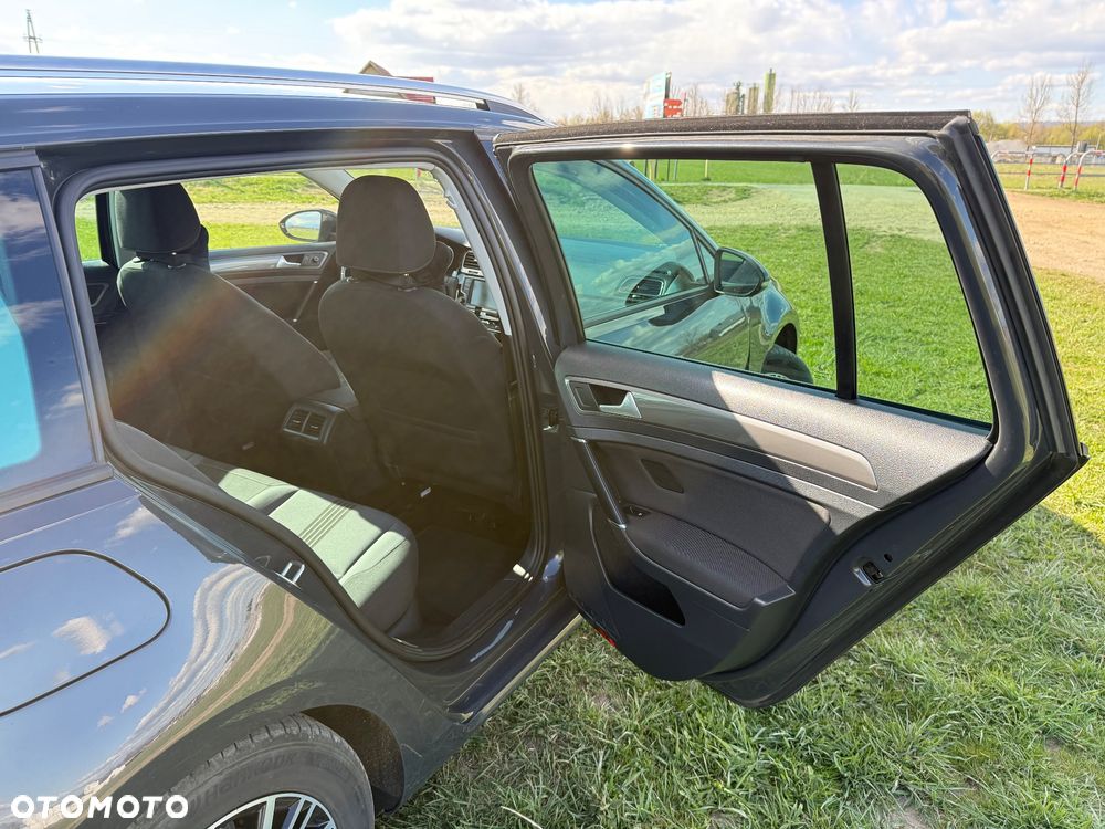 Volkswagen Golf - 28