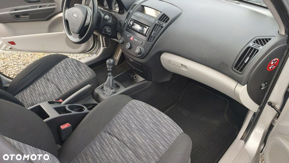 Kia Ceed 1.4 CVVT Attract - 11