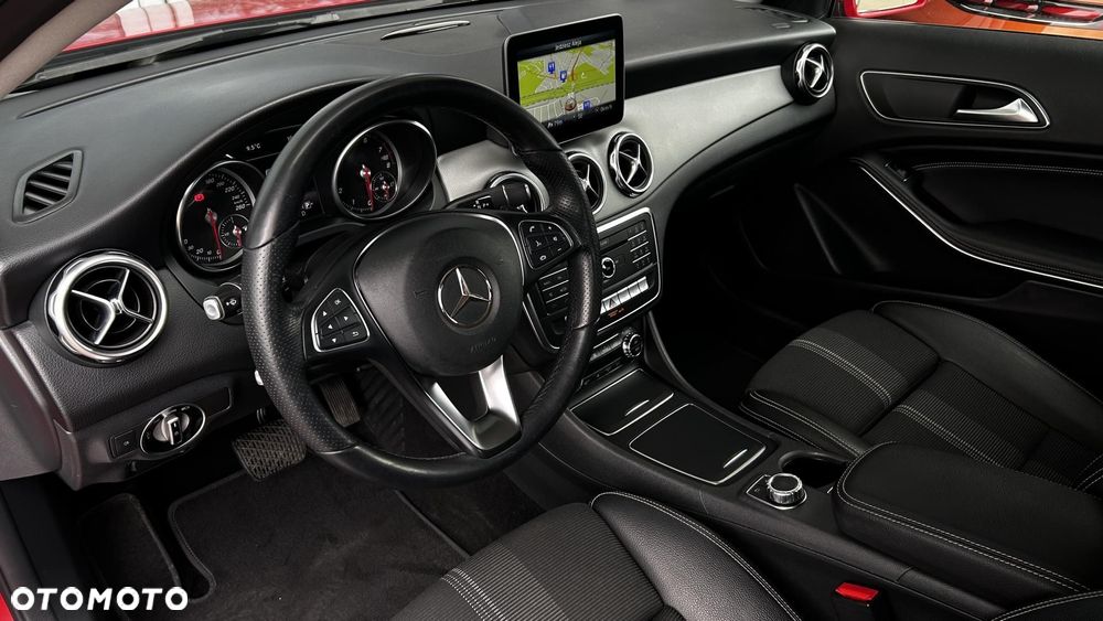 Mercedes-Benz GLA - 11