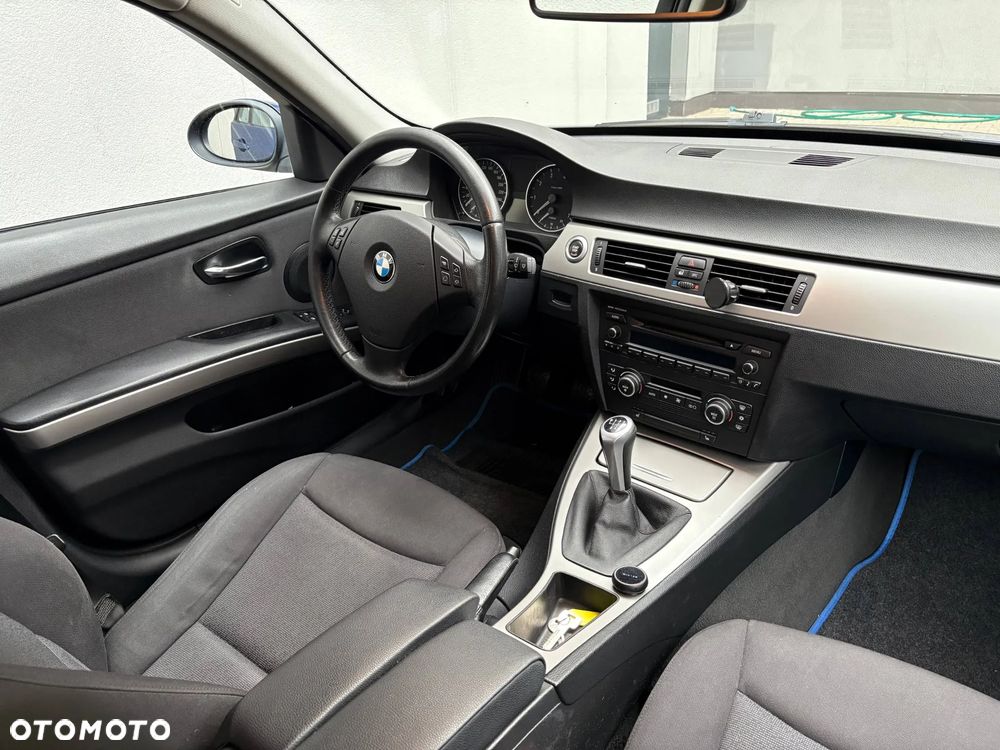 BMW Seria 3 320i - 18