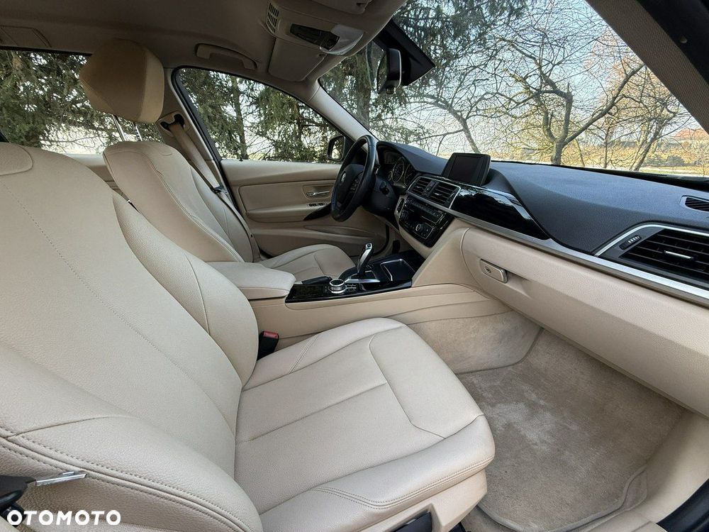 BMW Seria 3 320i Luxury Line - 12