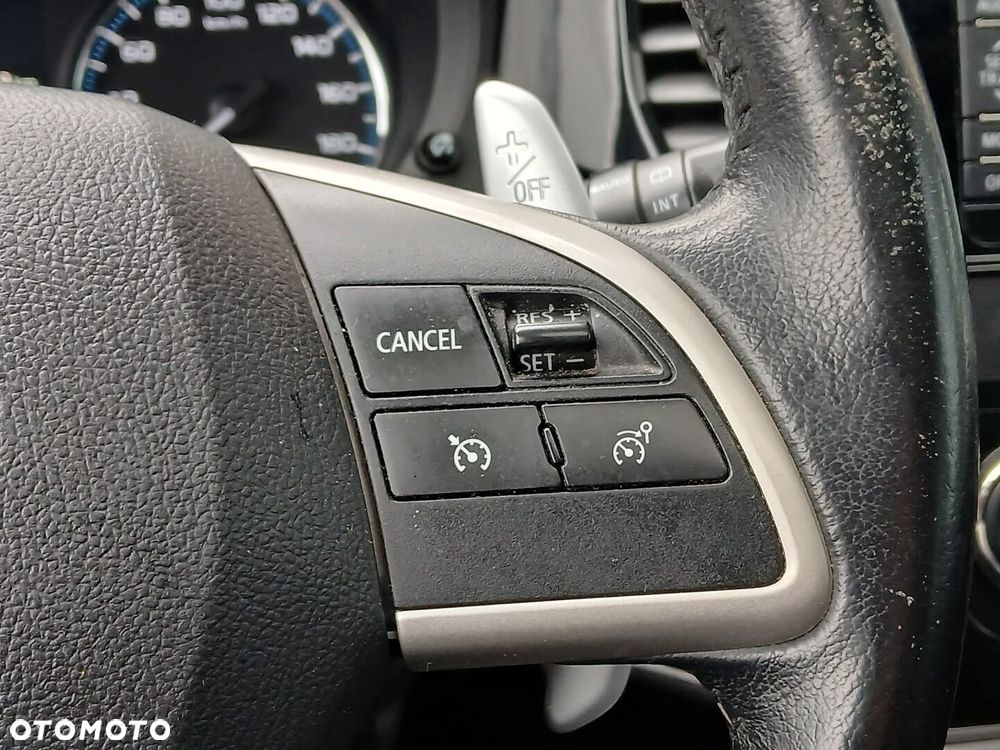 Mitsubishi Outlander - 32