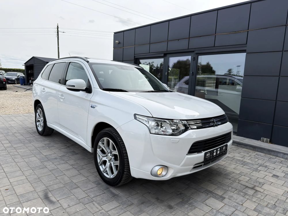Mitsubishi Outlander Instyle NAVI + - 13
