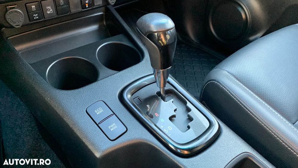 Toyota Hilux 2.8D 204CP 4x4 Double Cab AT Invincible Color Edition - 26