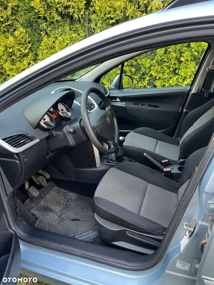 Peugeot 207 1.4 - 13