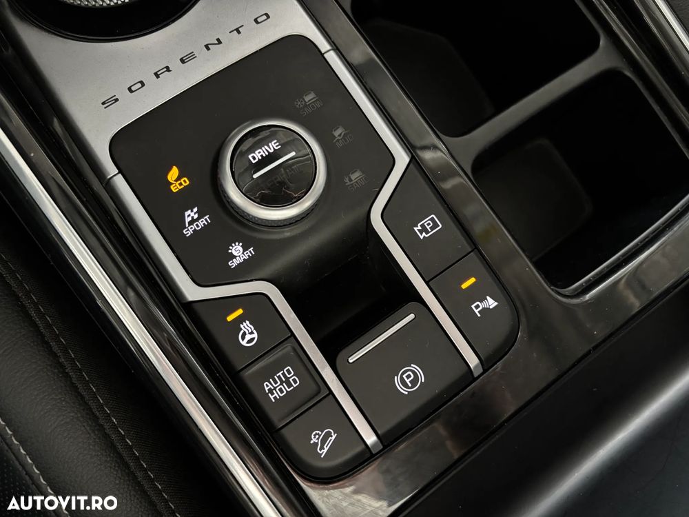 Kia Sorento 1.6 T-GDI HEV 6AT 4x4 7P Design+ - 32