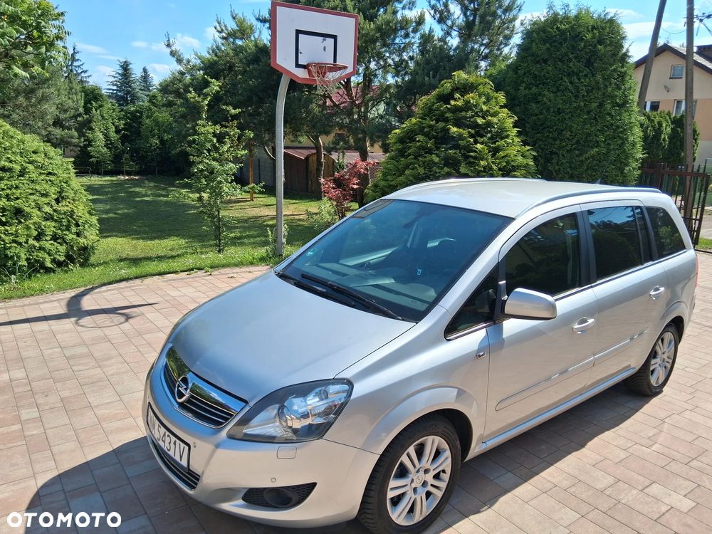 Opel Zafira 1.8 Family Plus - 1