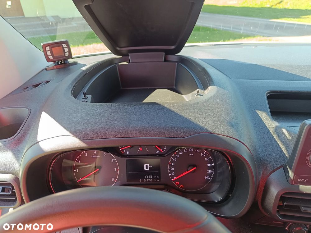 Opel COMBO - 26