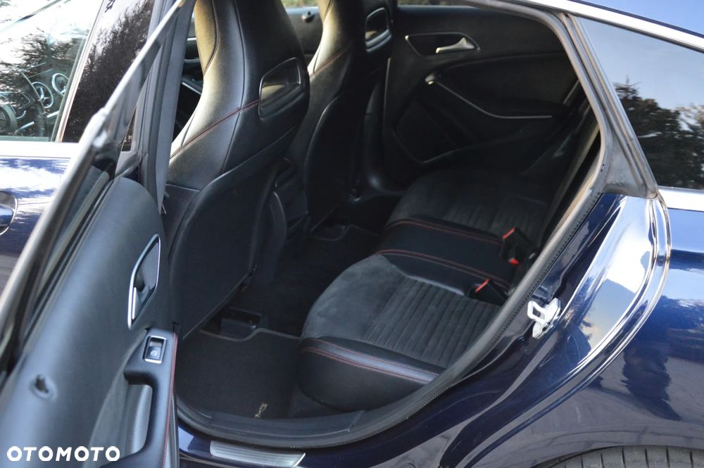 Mercedes-Benz CLA 180 d AMG Line - 20