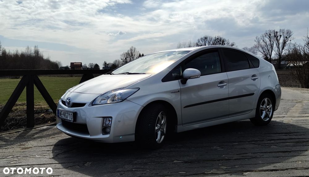 Toyota Prius (Hybrid) - 11