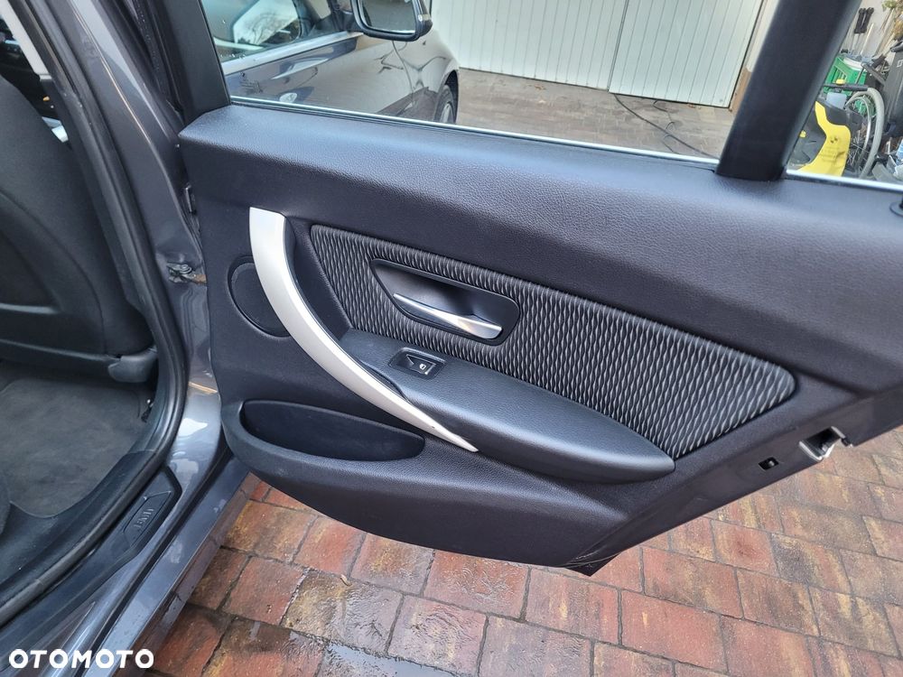 BMW Seria 3 320d Edition M Sport Shadow - 19