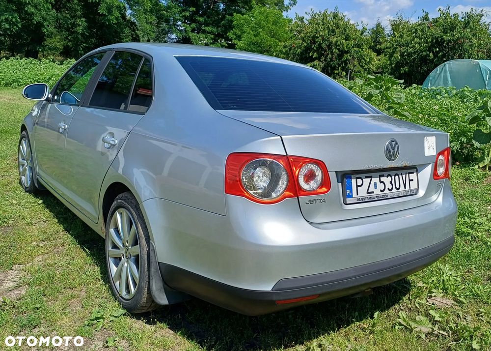 Volkswagen Jetta 1.9 TDI Comfortline - 3