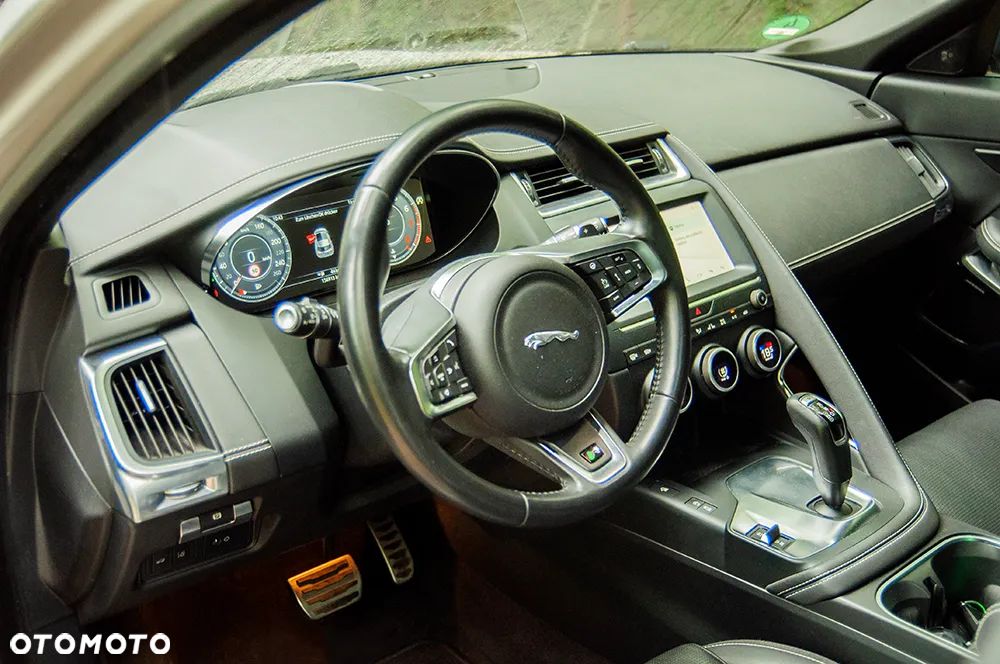Jaguar E-Pace P200 AWD R-Dynamic SE - 23