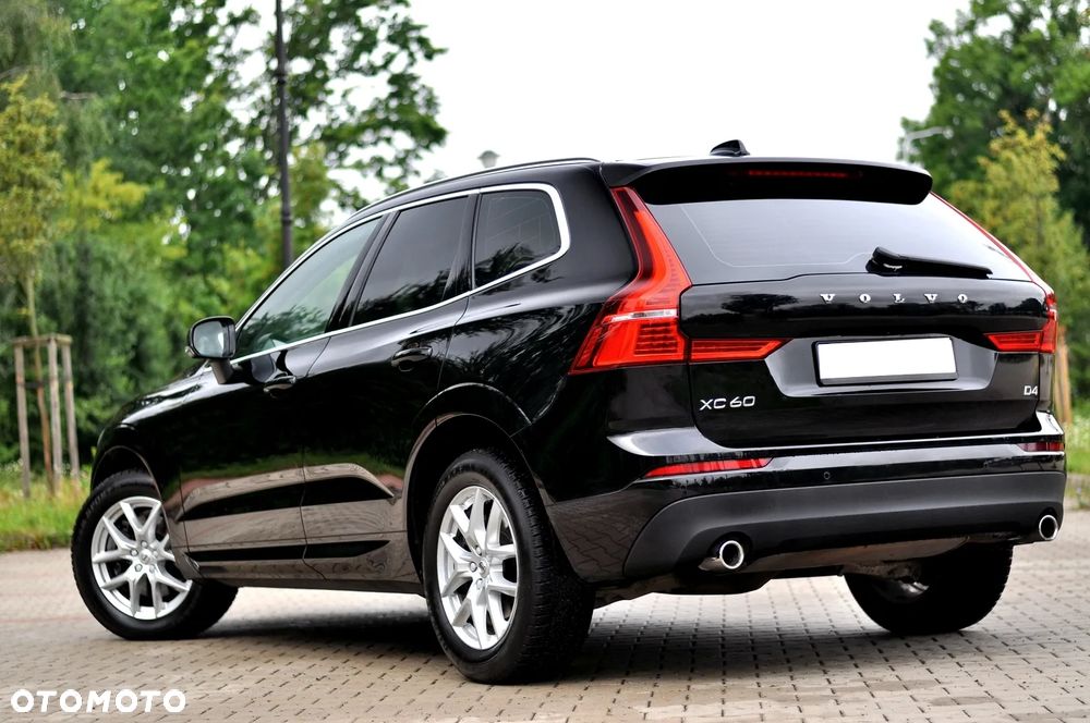Volvo XC 60 D4 Momentum Pro - 11