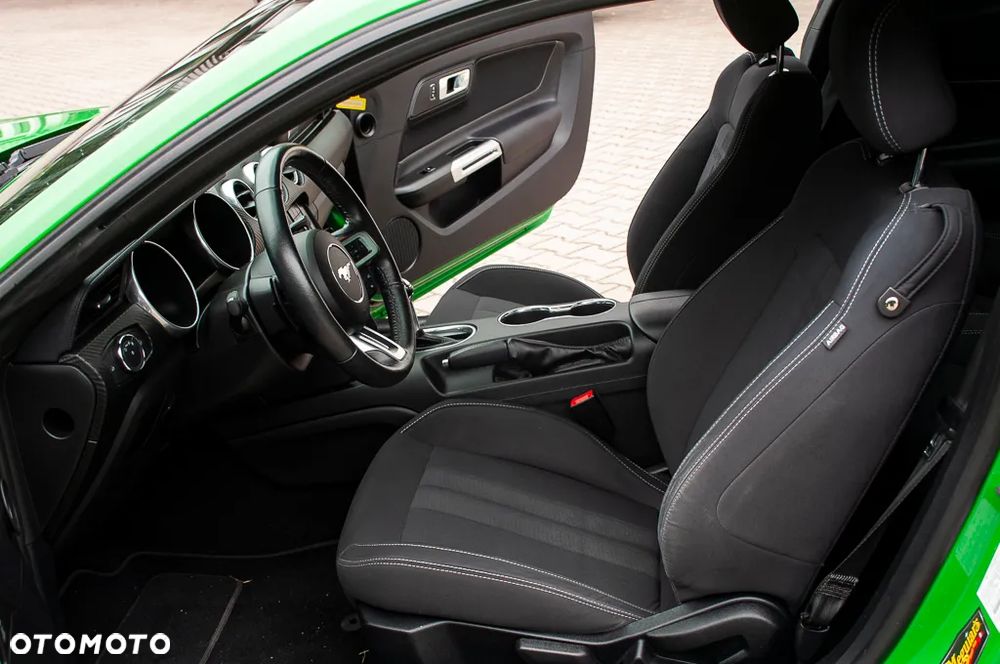 Ford Mustang - 26
