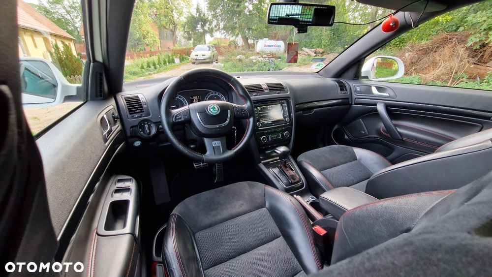 Skoda Octavia 2.0 TDI DPF DSG RS - 3