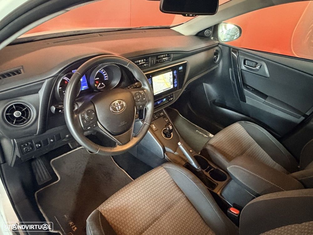 Toyota Auris Touring Sports 1.8 HSD Comfort +P.Sport+Navi - 6