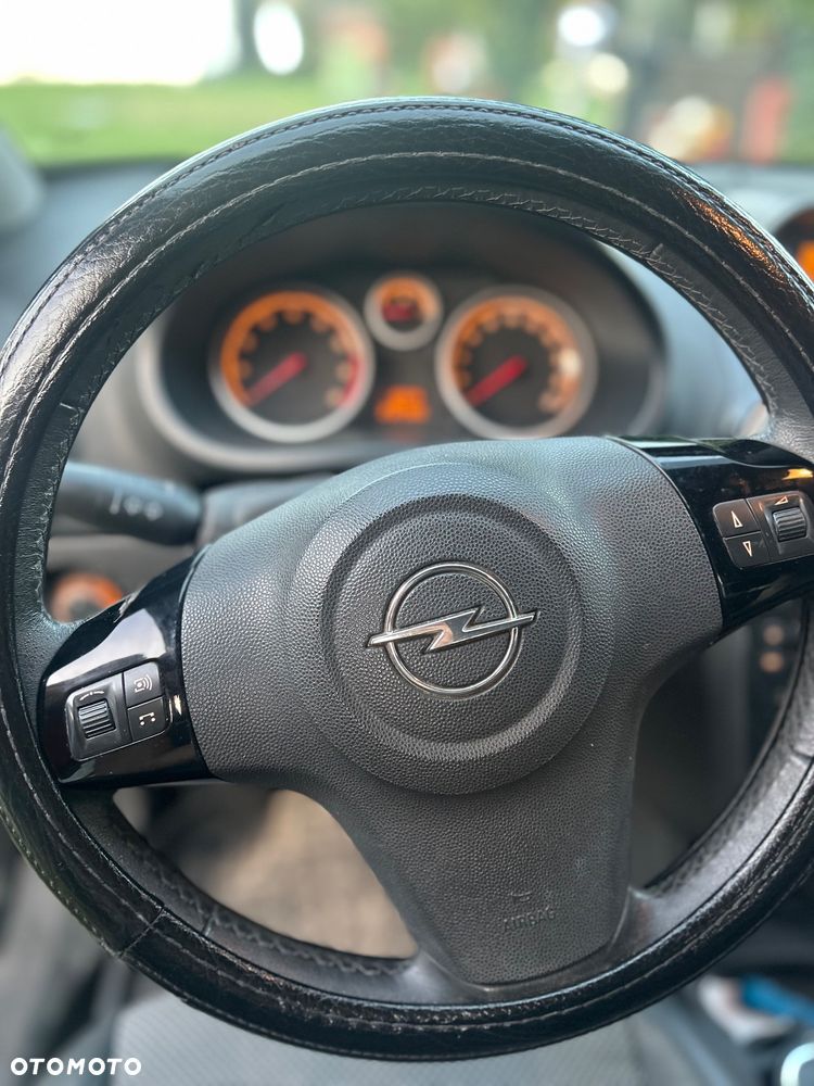 Opel Corsa 1.4 16V Cosmo - 18