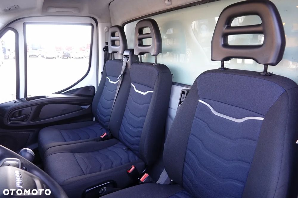 Iveco DAILY 35-160 / 3.0 D / KONTENER 4,3 M / WINDA 750 kg  / BLIŹNIAK   DMC: 3500 KG /  2021 / SPROWADZONY - 27