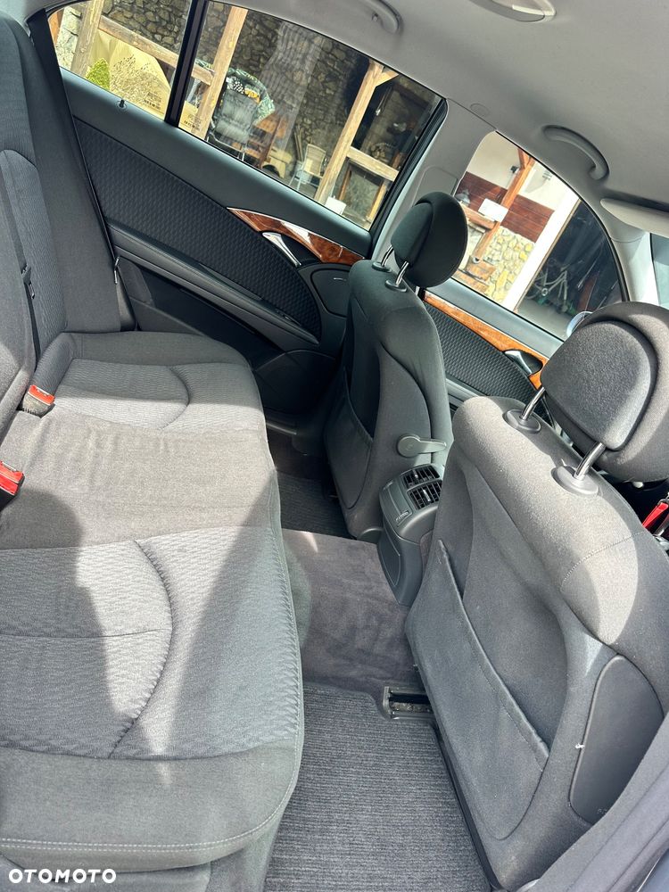 Mercedes-Benz Klasa E 240 Elegance - 28