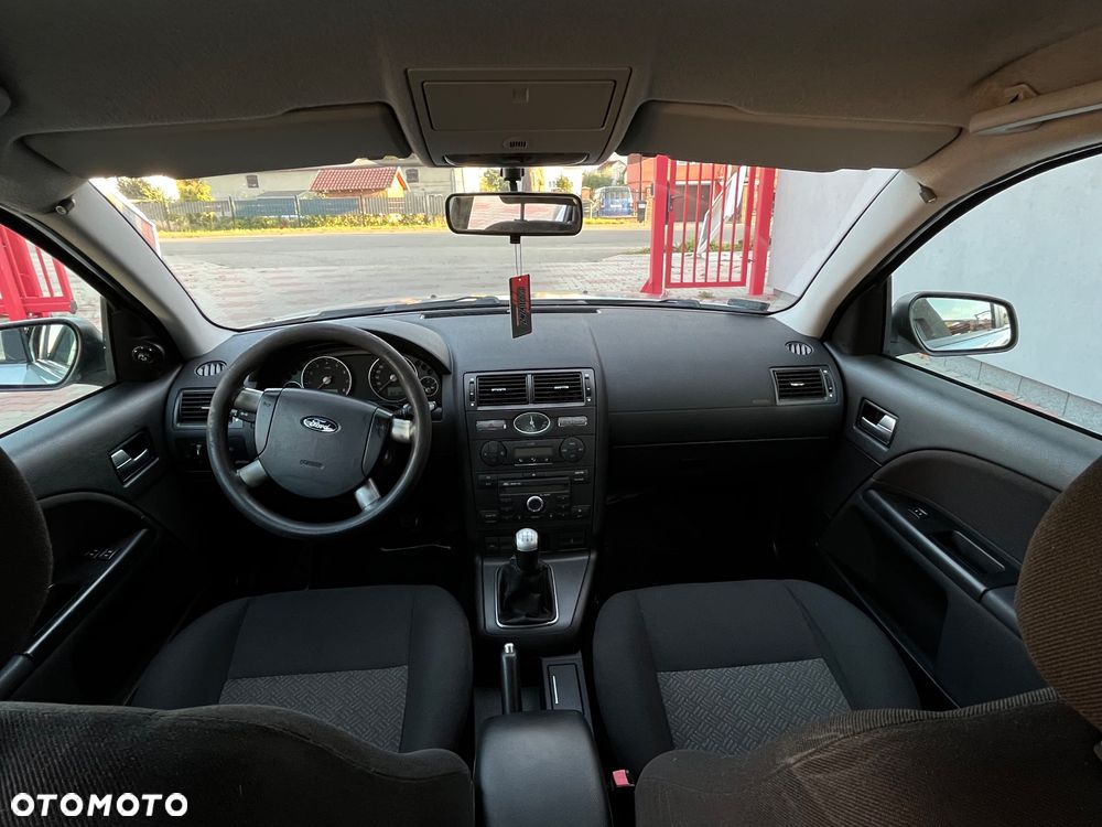 Ford Mondeo 1.8 Ambiente - 12