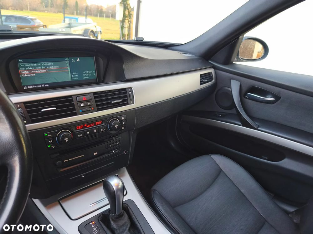 BMW Seria 3 330i - 37