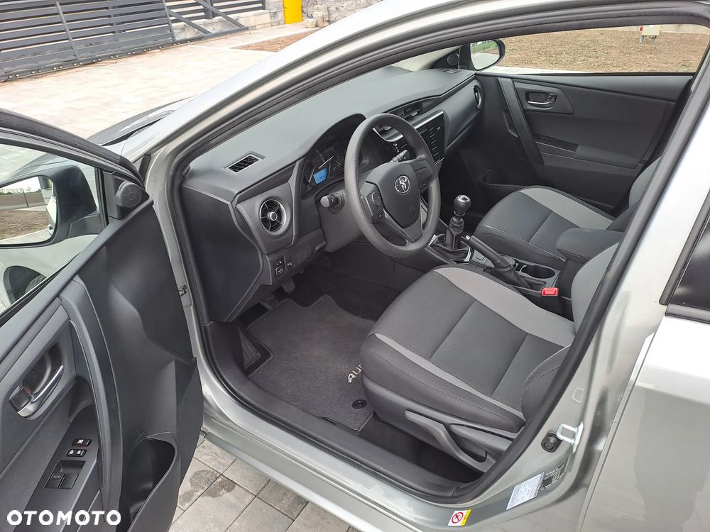 Toyota Auris - 5
