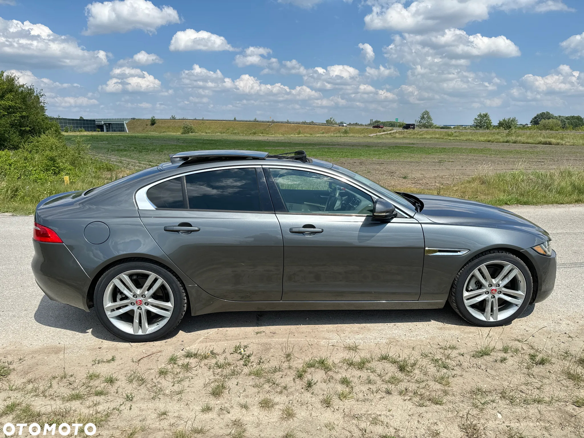 Jaguar XE S - 29
