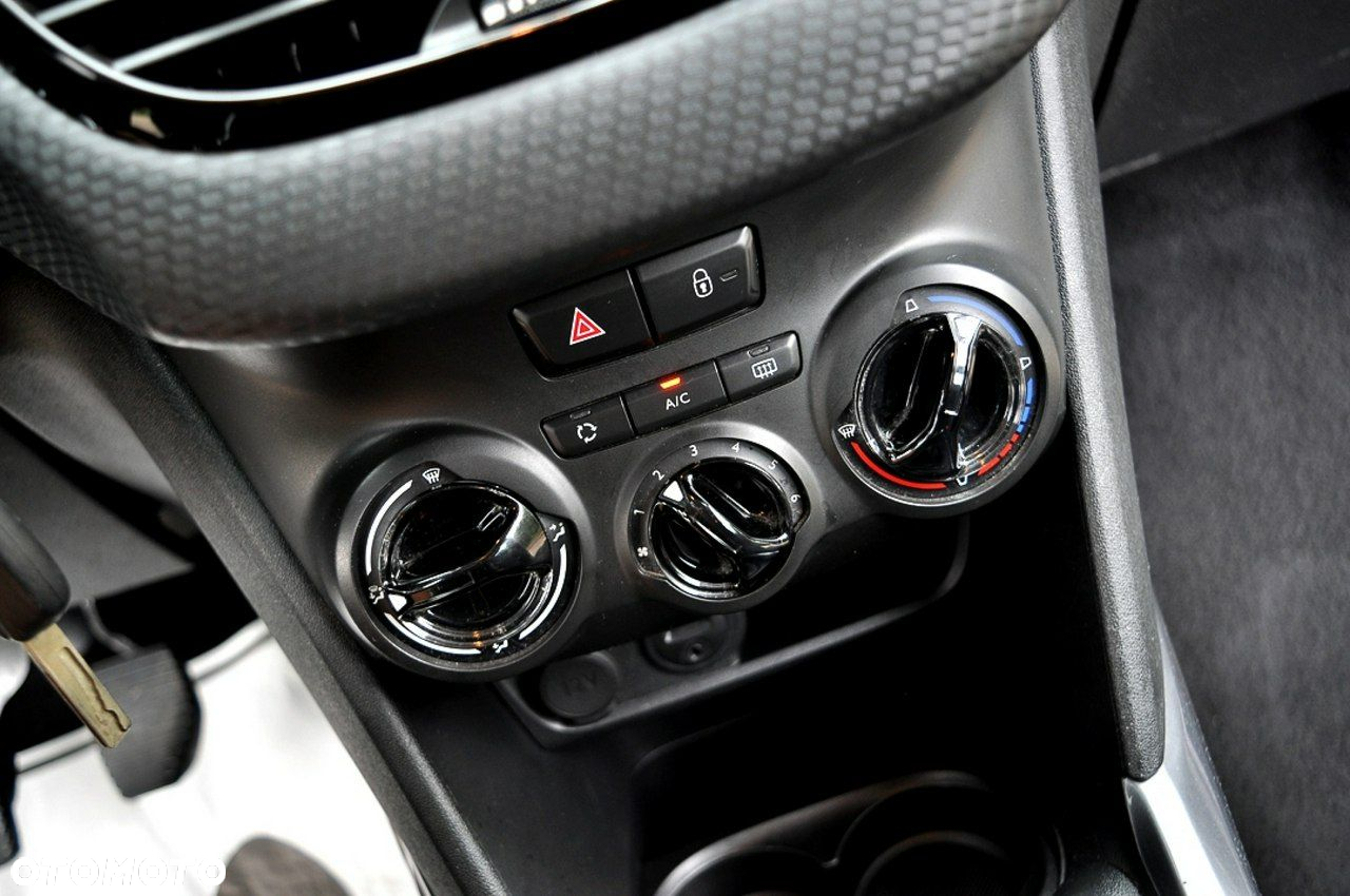 Peugeot 2008 1.2 Pure Tech Allure S&S - 11
