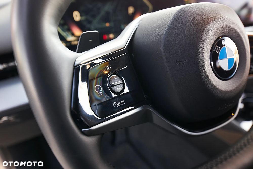 BMW Seria 5 520i mHEV - 31