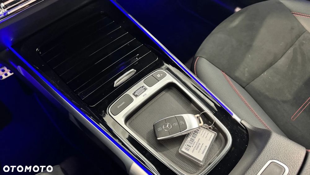 Mercedes-Benz GLB 200 AMG Line 7G-DCT - 24