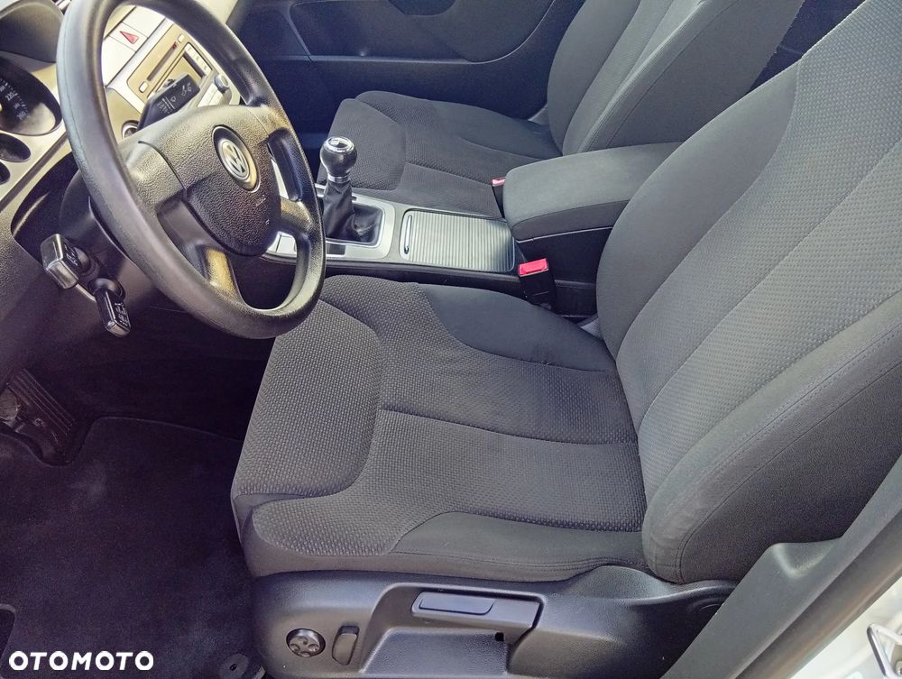 Volkswagen Passat - 16