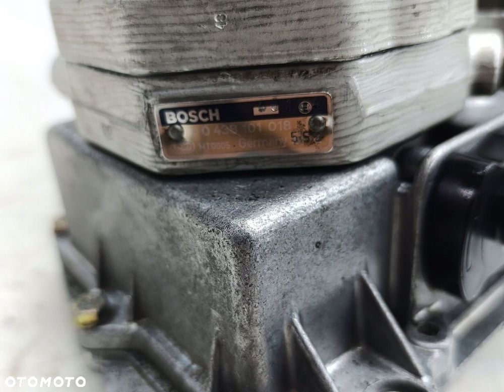 ROZDZIELACZ PALIWA MERCEDES C126 SEC 560 5.5 0438120170 0438101018 - 4