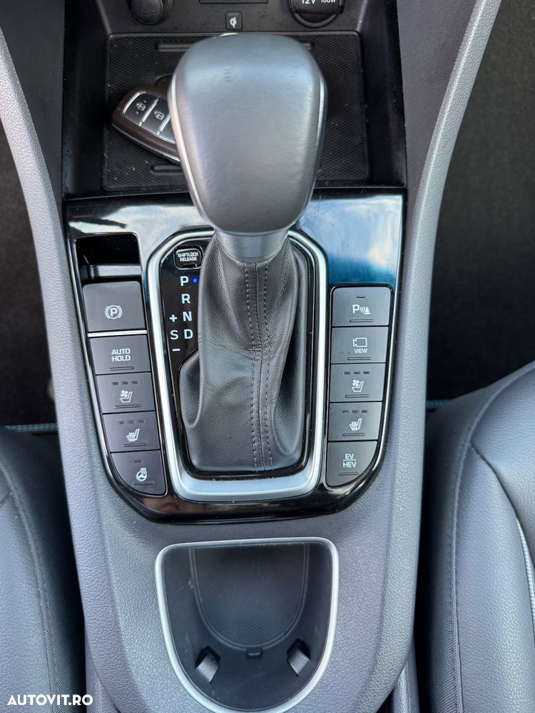 Hyundai IONIQ - 19