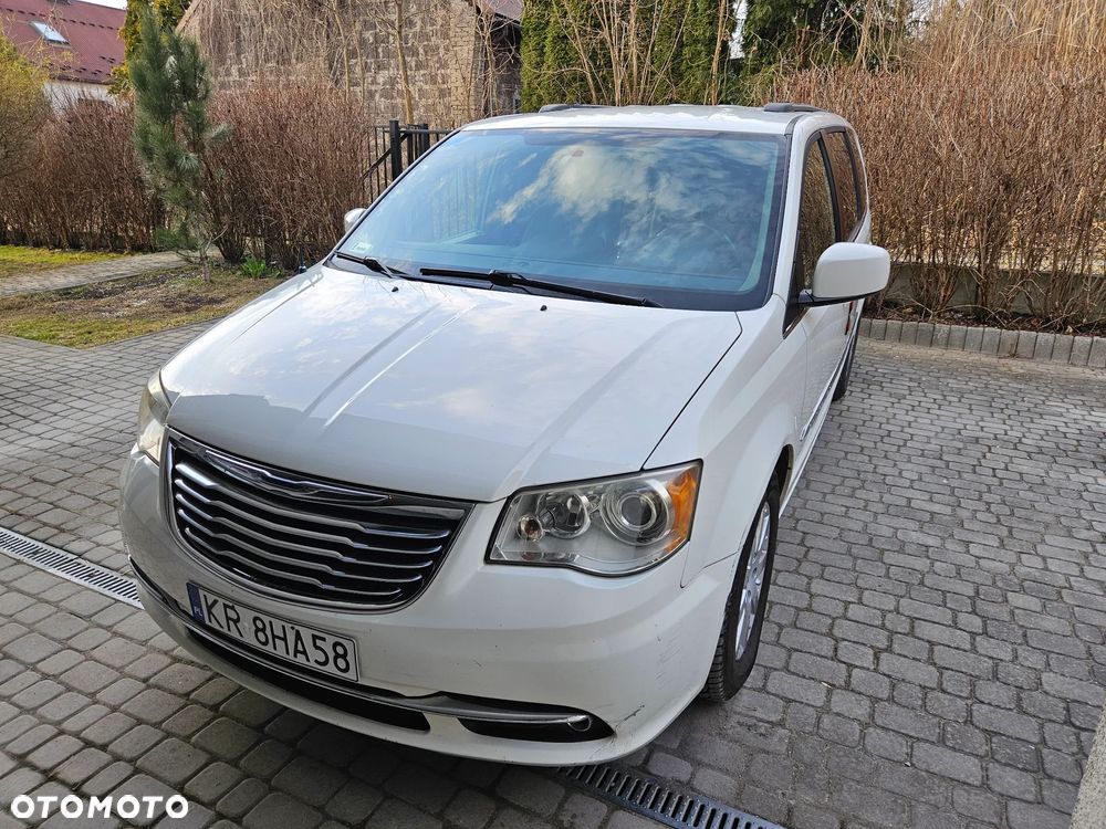 Chrysler Town & Country - 2