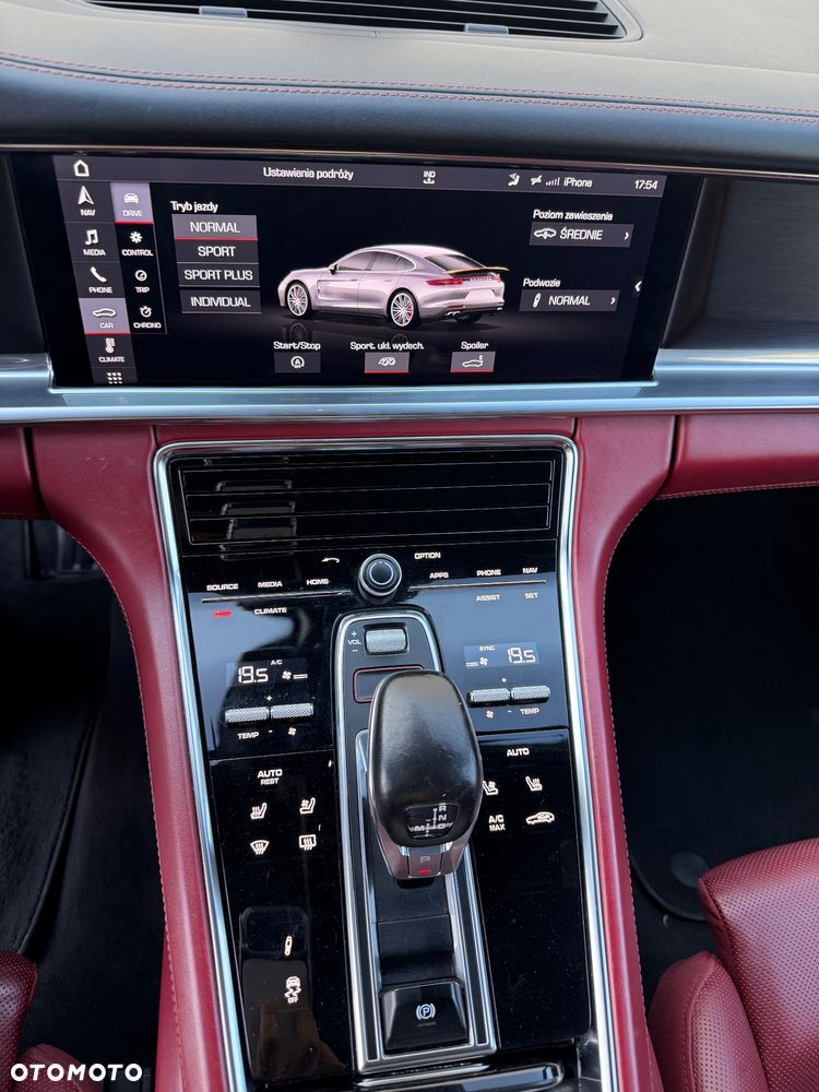 Porsche Panamera - 18