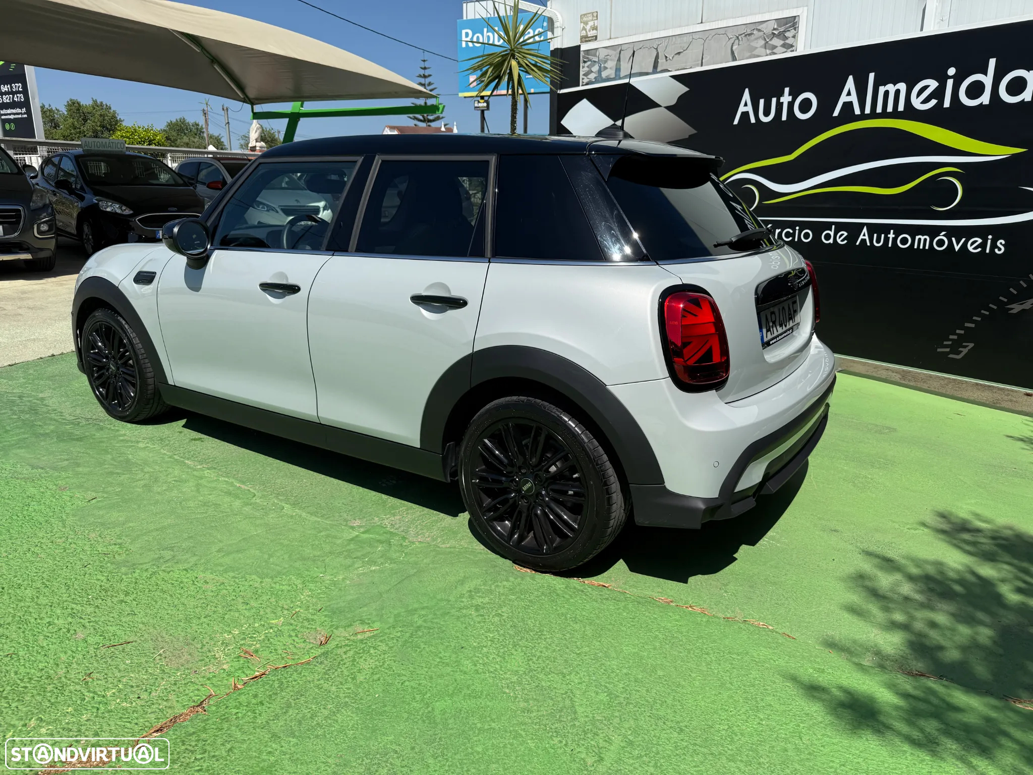 MINI 5 Portas Cooper Auto - 5