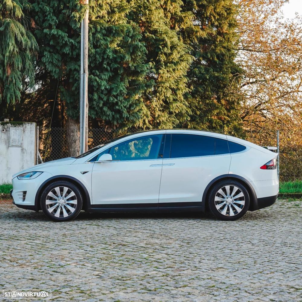 Tesla Model X - 6