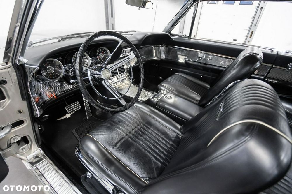 Ford Thunderbird - 26
