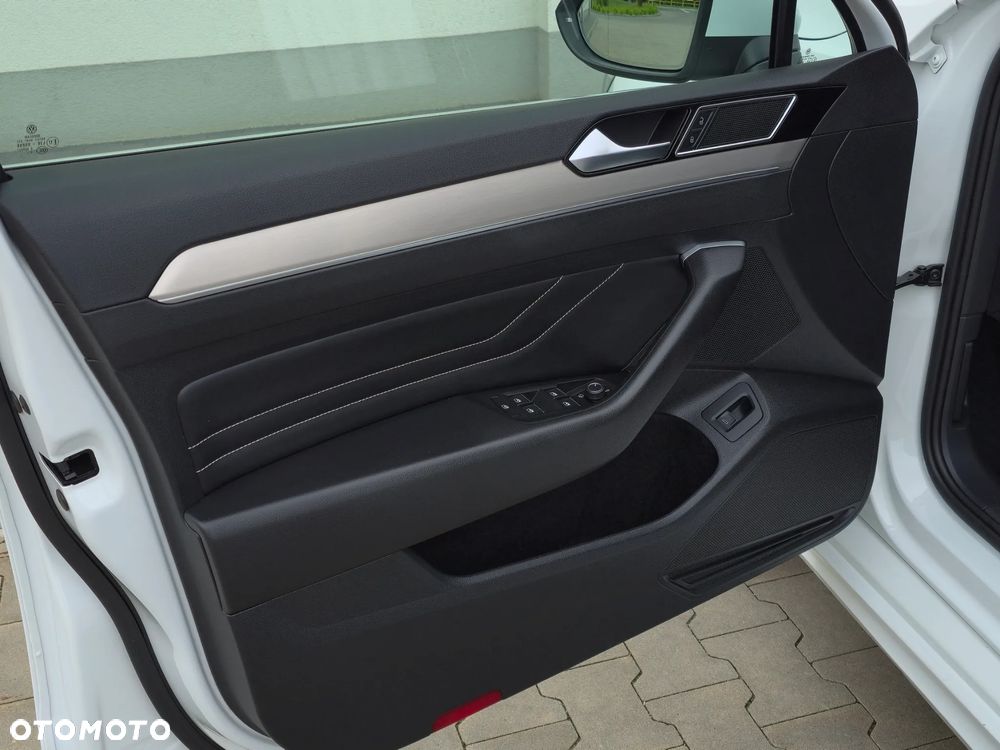 Volkswagen Passat 2.0 TDI SCR DSG Highline - 17