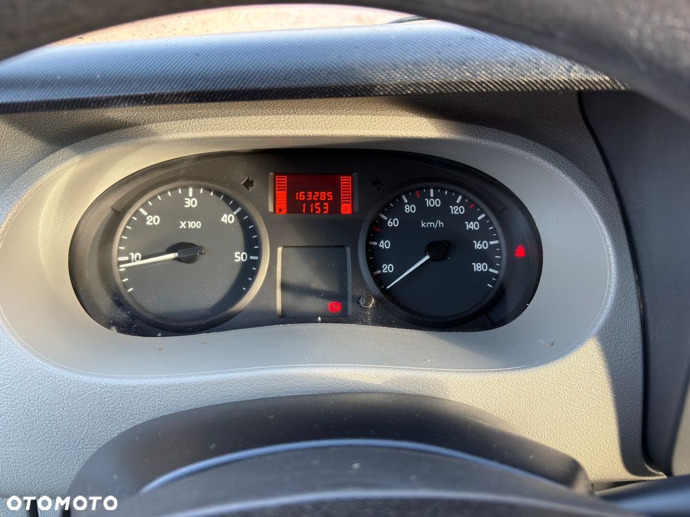 Nissan Interstar - 24