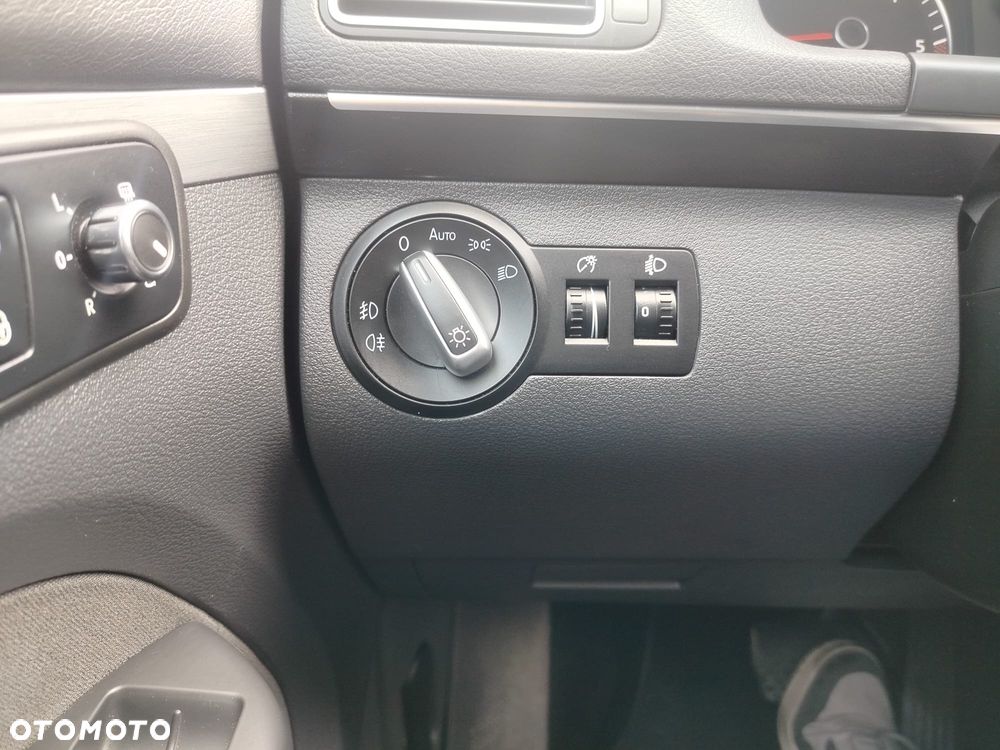 Volkswagen Touran - 30