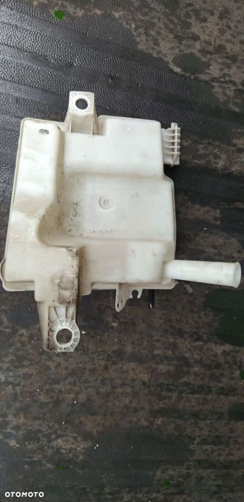 zbiorniki płynu do spryskiwaczy ford focus mk3 1.6d - 2