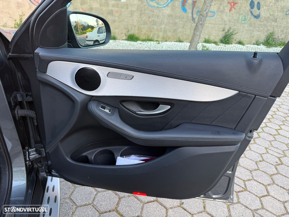 Mercedes-Benz GLC 300 e Coupe 4Matic - 12