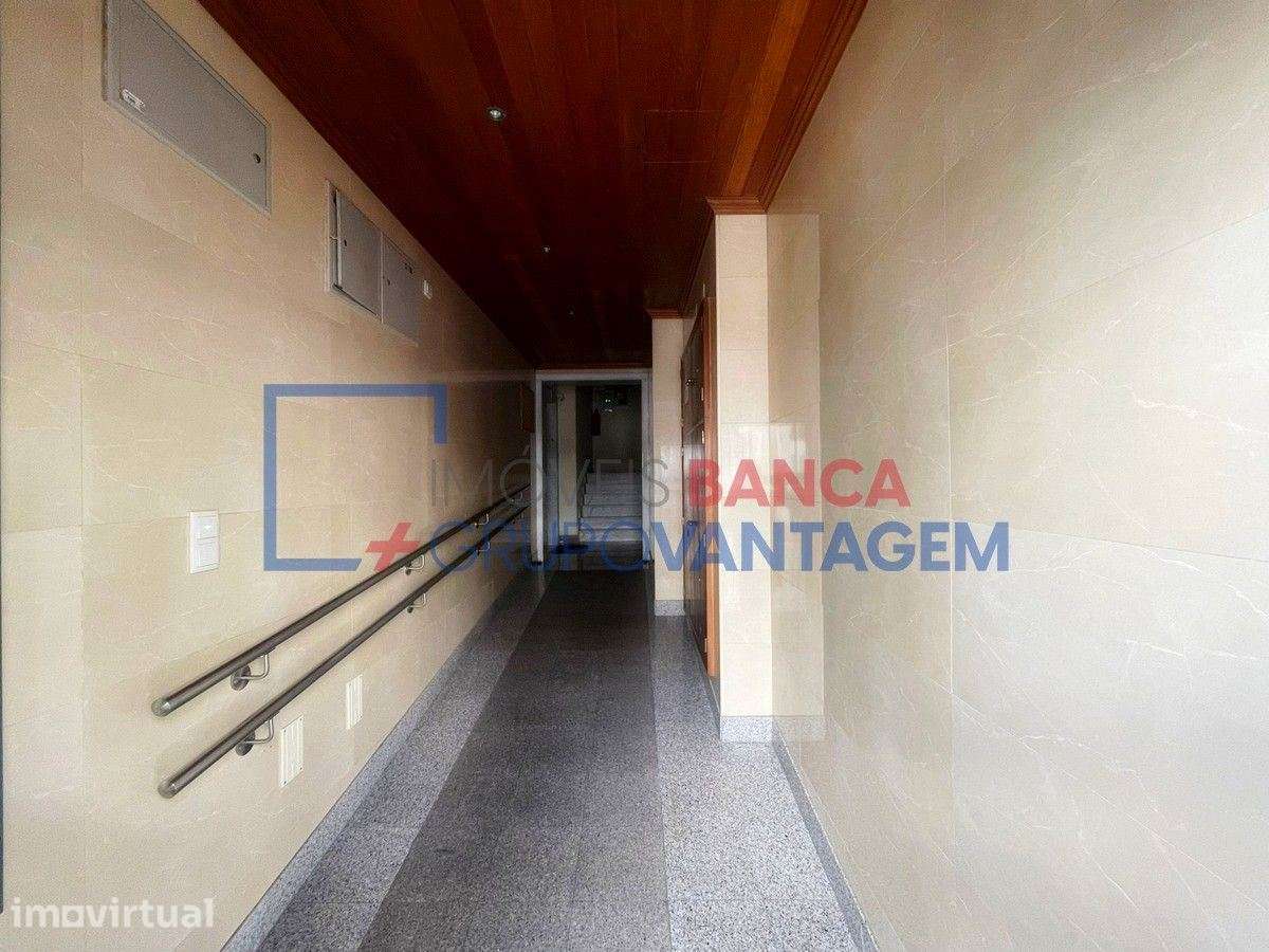 APARTAMENTO T3 COM GARAGEM E ARRECADAÇÃO - Grande imagem: 4/11