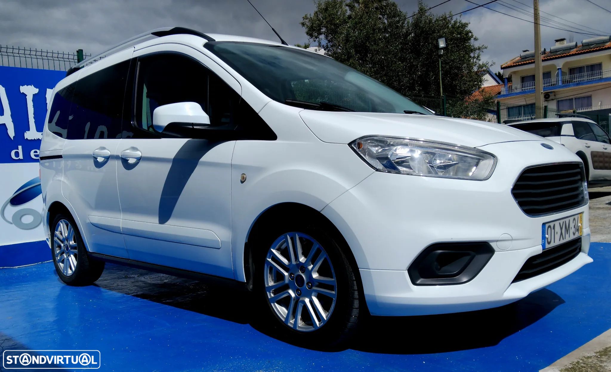 Ford Tourneo Courier 1.0 EcoBoost Titanium - 1