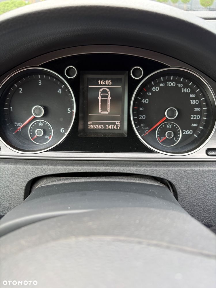 Volkswagen Passat - 13