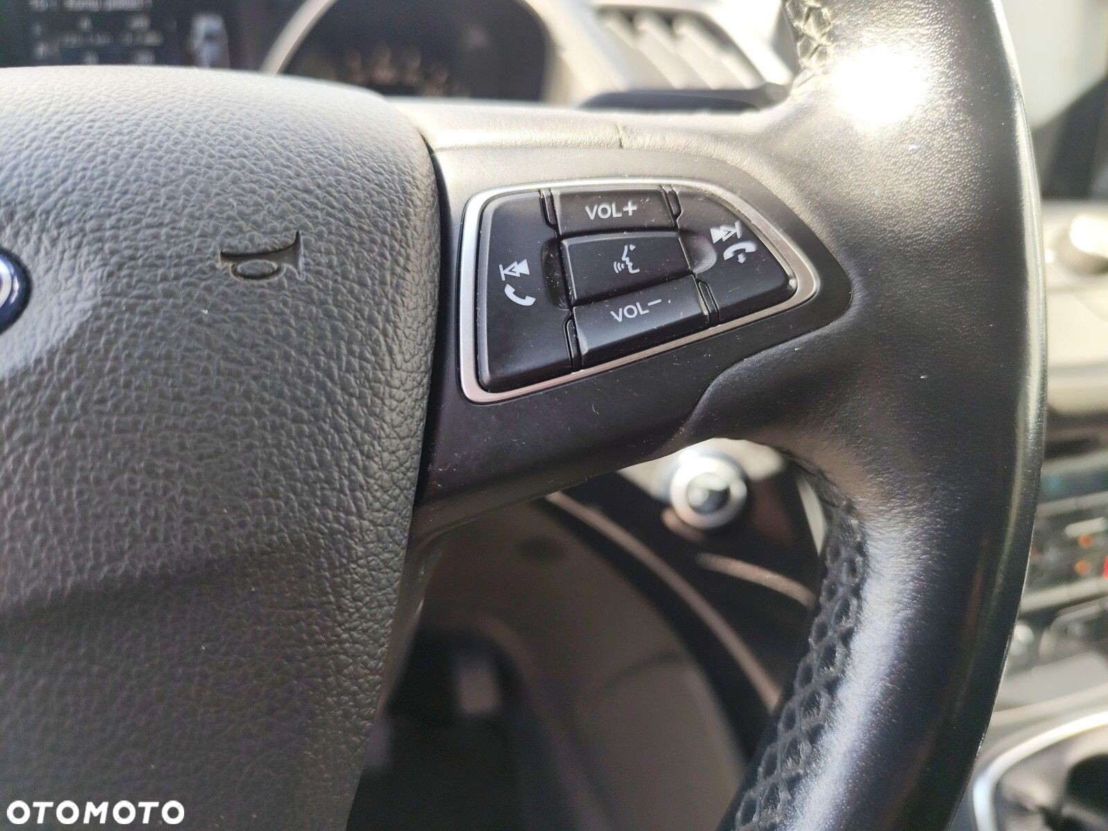 Ford Kuga - 24