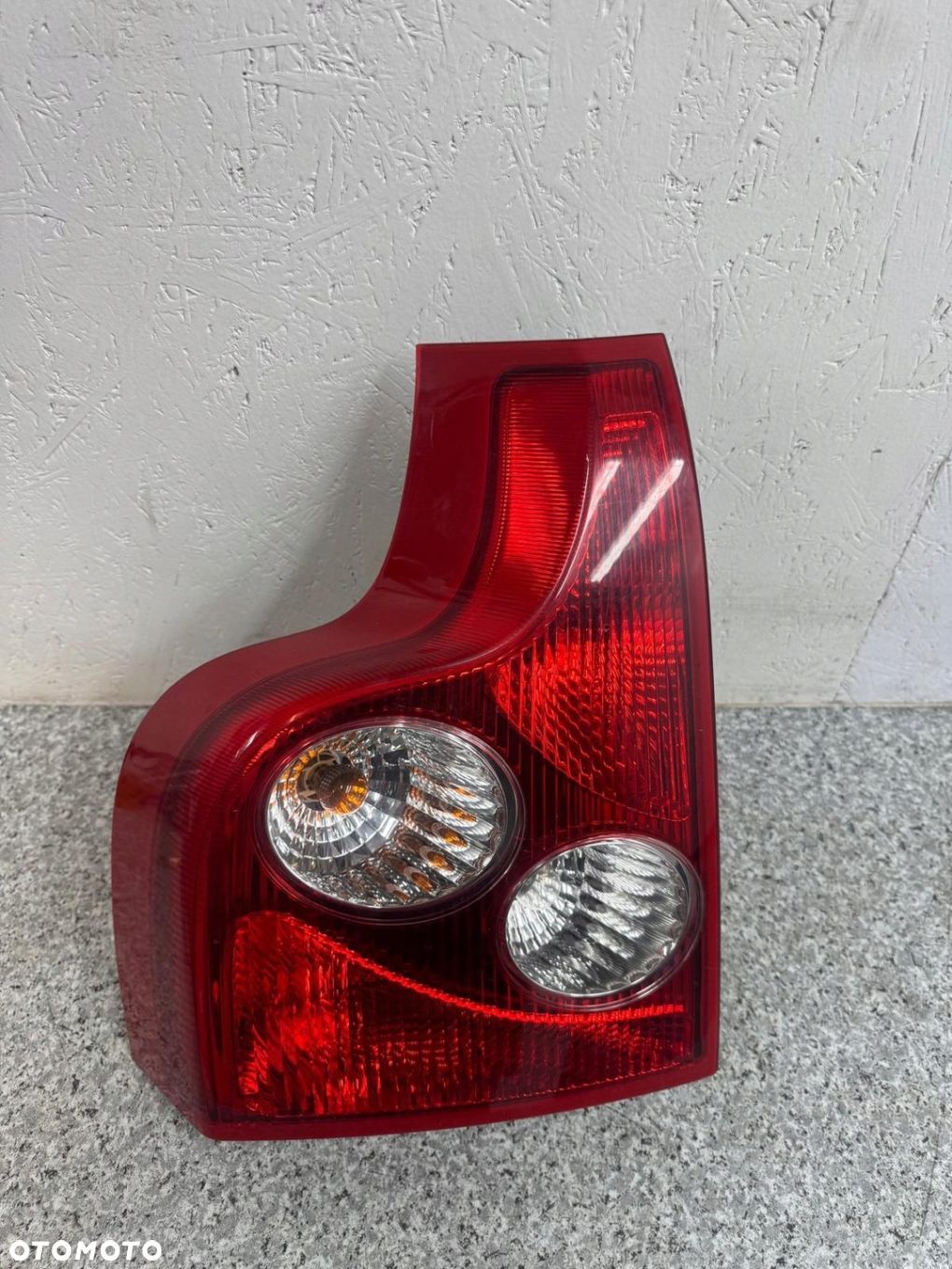 LAMPA LEWY TYŁ VOLVO XC90 2003-2007 - 1